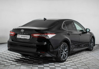 Подержанный автомобиль Toyota Camry Sedan 2021 года (5 фото)