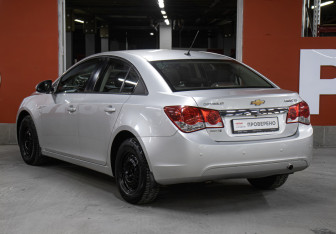 Подержанный автомобиль Chevrolet Cruze Sedan 2011 года (7 фото)