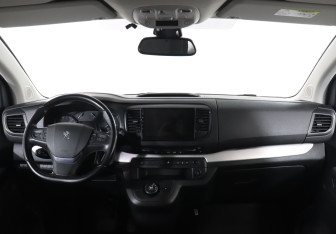 Подержанный автомобиль Peugeot Traveller 2022 года (12 фото)