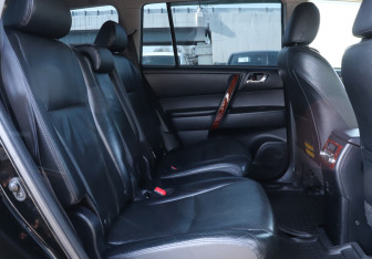 Подержанный автомобиль Toyota Highlander 2012 года (10 фото)