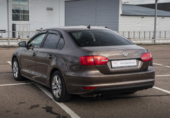Подержанный автомобиль Volkswagen Jetta Sedan 2011 года (7 фото)