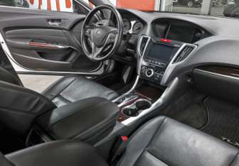 Подержанный автомобиль Acura TLX 2014 года (11 фото)