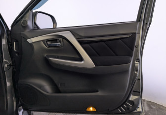 Подержанный автомобиль Mitsubishi Pajero Sport 2018 года (24 фото)