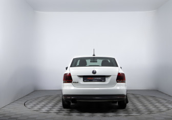 Подержанный автомобиль Volkswagen Polo Sedan 2017 года (6 фото)