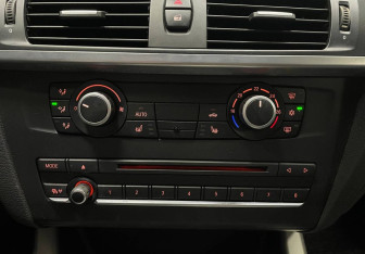 Подержанный автомобиль BMW X3 2011 года (12 фото)