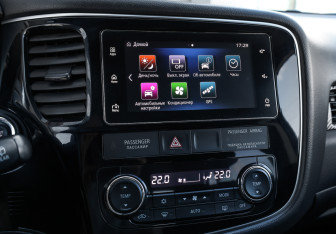 Подержанный автомобиль Mitsubishi Outlander 2018 года (18 фото)