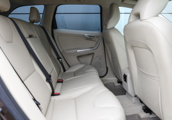 Подержанный автомобиль Volvo XC60 2015 года (12 фото)