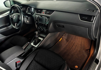 Подержанный автомобиль Skoda Octavia Liftback 2017 года (10 фото)