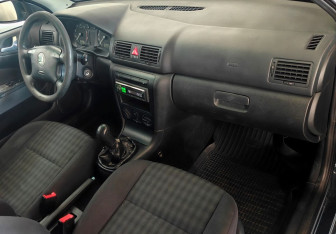 Подержанный автомобиль Skoda Octavia Liftback 2008 года (11 фото)