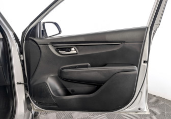 Подержанный автомобиль Kia Rio Hatchback 2021 года (24 фото)