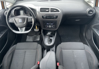 Подержанный автомобиль SEAT Leon Hatchback 2011 года (10 фото)