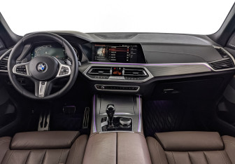 Подержанный автомобиль BMW X5 2022 года (14 фото)