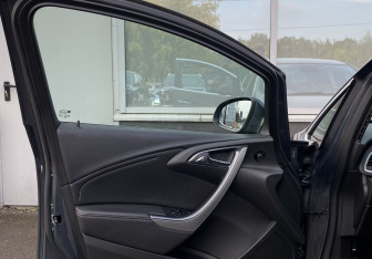 Подержанный автомобиль Opel Astra Hatchback 2012 года (16 фото)