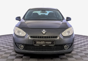 Подержанный автомобиль Renault Fluence 2011 года (2 фото)