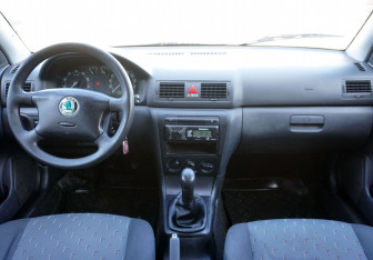 Подержанный автомобиль Skoda Octavia Wagon 2007 года (11 фото)