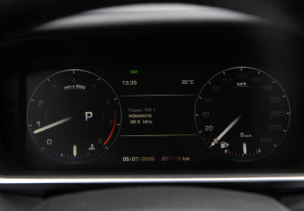 Подержанный автомобиль Land Rover Range Rover Sport 2013 года (9 фото)