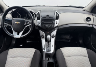 Подержанный автомобиль Chevrolet Cruze Sedan 2014 года (12 фото)