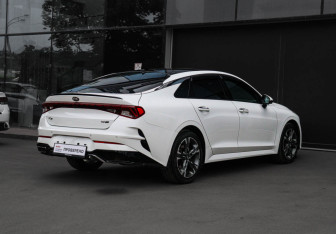 Подержанный автомобиль Kia K5 2020 года (4 фото)