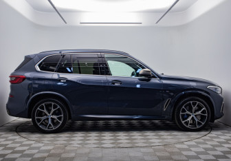 Подержанный автомобиль BMW X5 2020 года (6 фото)