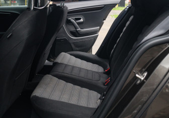 Подержанный автомобиль Volkswagen Passat CC 2013 года (8 фото)