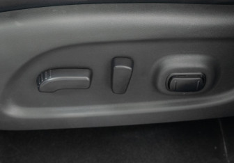 Подержанный автомобиль Nissan Pathfinder 2015 года (17 фото)