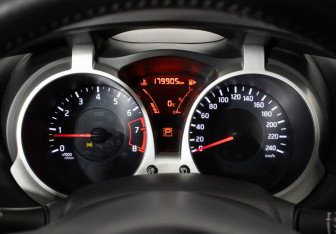 Подержанный автомобиль Nissan Juke 2014 года (12 фото)