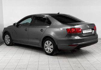 Подержанный автомобиль Volkswagen Jetta Sedan 2013 года (6 фото)