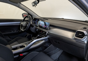 Подержанный автомобиль Geely Coolray 2023 года (10 фото)