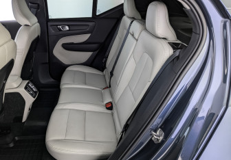 Подержанный автомобиль Volvo XC40 2021 года (18 фото)