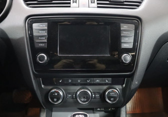 Подержанный автомобиль Skoda Octavia Liftback 2014 года (17 фото)