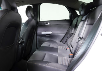 Подержанный автомобиль Volvo S40 2010 года (11 фото)