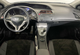 Подержанный автомобиль Honda Civic Hatchback 2008 года (12 фото)