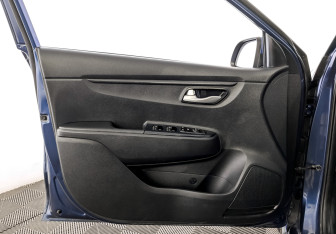 Подержанный автомобиль Kia Rio Hatchback 2021 года (19 фото)