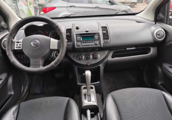 Подержанный автомобиль Nissan Note 2012 года (9 фото)