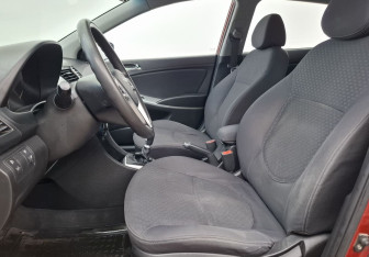 Подержанный автомобиль Hyundai Solaris Hatchback 2011 года (10 фото)