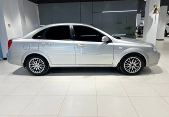 Подержанный автомобиль Chevrolet Lacetti Sedan 2008 года (4 фото)