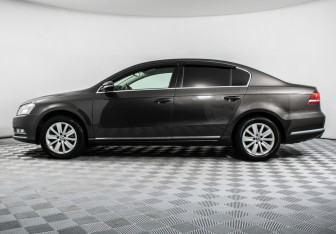 Подержанный автомобиль Volkswagen Passat Sedan 2013 года (8 фото)