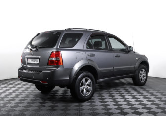 Подержанный автомобиль Kia Sorento 2007 года (5 фото)