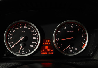 Подержанный автомобиль BMW X6 2011 года (13 фото)