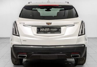 Подержанный автомобиль Cadillac XT5 2021 года (6 фото)