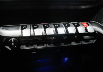 Подержанный автомобиль Peugeot 3008 2019 года (15 фото)