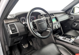 Подержанный автомобиль Land Rover Discovery 2020 года (16 фото)