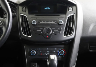 Подержанный автомобиль Ford Focus Hatchback 2016 года (8 фото)