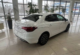 Подержанный автомобиль Citroen C4 Sedan 2017 года (5 фото)