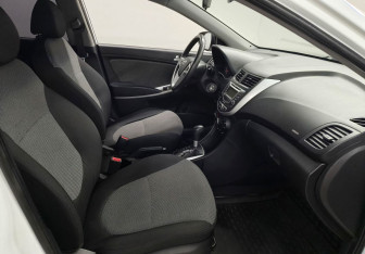 Подержанный автомобиль Hyundai Solaris Hatchback 2011 года (9 фото)