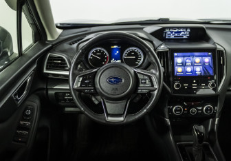 Подержанный автомобиль Subaru Forester Suv 2019 года (12 фото)
