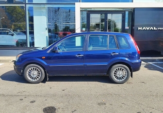 Подержанный автомобиль Ford Fusion 2011 года (8 фото)
