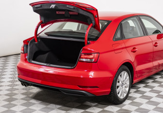 Подержанный автомобиль Audi A3 Sedan 2016 года (18 фото)