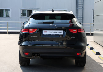 Подержанный автомобиль Jaguar F-Pace 2017 года (6 фото)