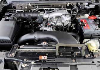 Подержанный автомобиль Mitsubishi Pajero 2014 года (9 фото)
